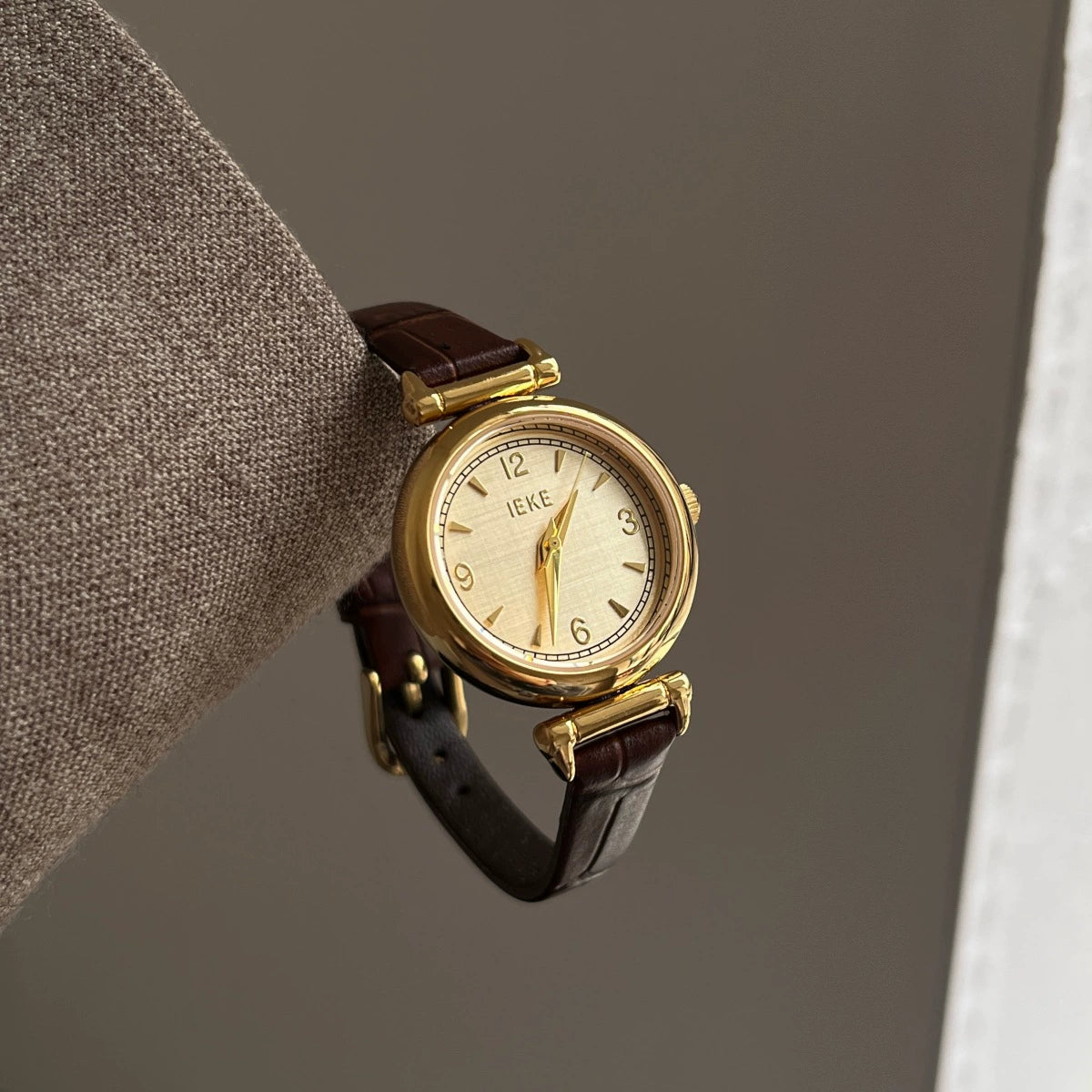 Window Disc Watch Wholesale Female Students' Retro Simple Metal Disc Watch With Stainless ...