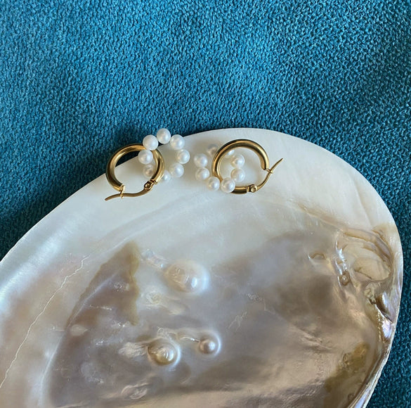 Wholesale Female Temperament Light Luxury Titanium Steel Vacuum Plated 18K Gold Handmade Freshwater Pearl Crown Earrings