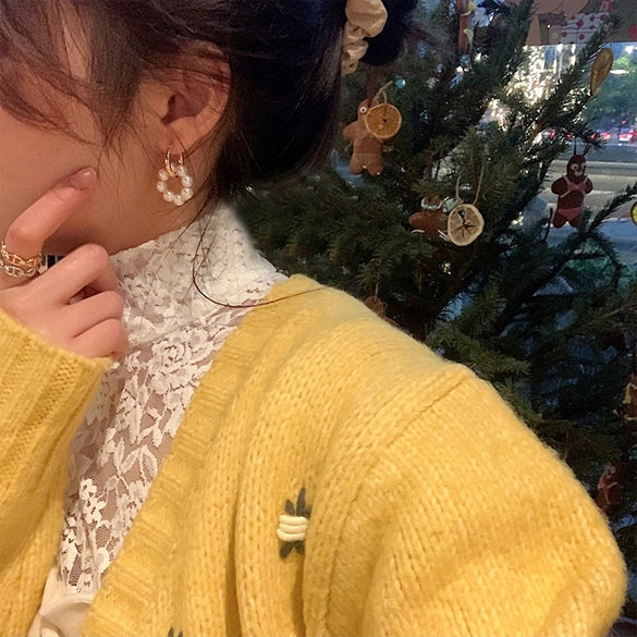 Wholesale Female Temperament Light Luxury Titanium Steel Vacuum Plated 18K Gold Handmade Freshwater Pearl Crown Earrings