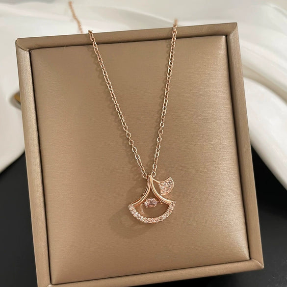 Wholesale Female Titanium Steel Clover Pendant Necklace With Geometric Pattern And Electroplating Treatment Twist Chain