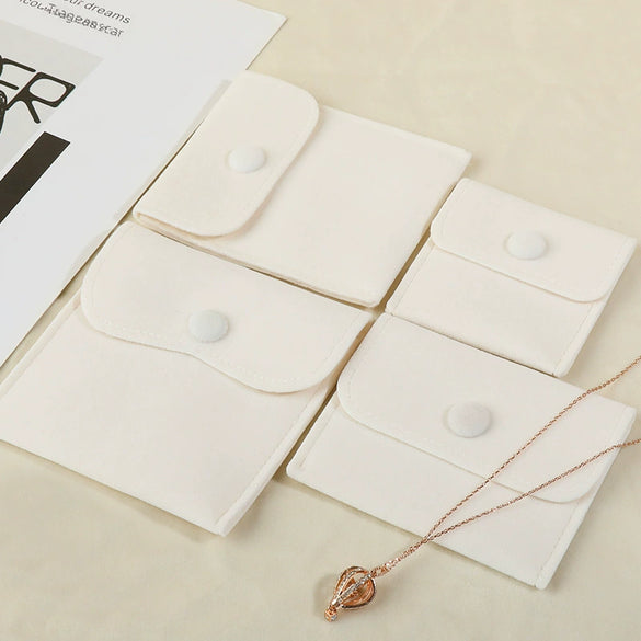 Wholesale Flannel And Velvet Jewelry Storage Bags With Anti Oxidation Buttons And Silk Screen Printing