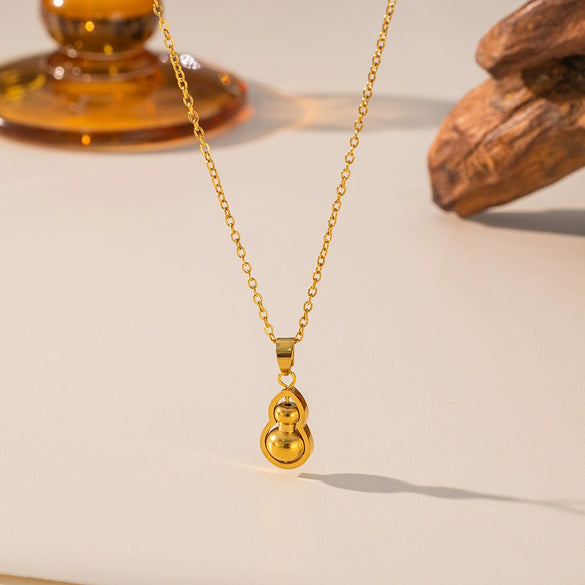Wholesale Fourleaf Clover Rhombus Sweet And Cool Geometric Style Electroplated 18K Gold Steel Sweater Chain Jewelry For Women
