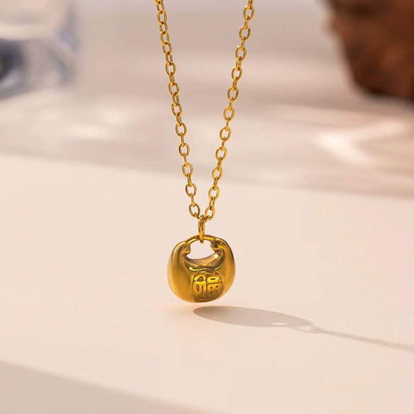 Wholesale Fourleaf Clover Rhombus Sweet And Cool Geometric Style Electroplated 18K Gold Steel Sweater Chain Jewelry For Women
