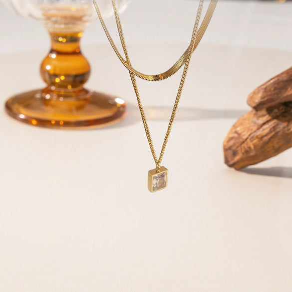 Wholesale Fourleaf Clover Rhombus Sweet And Cool Geometric Style Electroplated 18K Gold Steel Sweater Chain Jewelry For Women