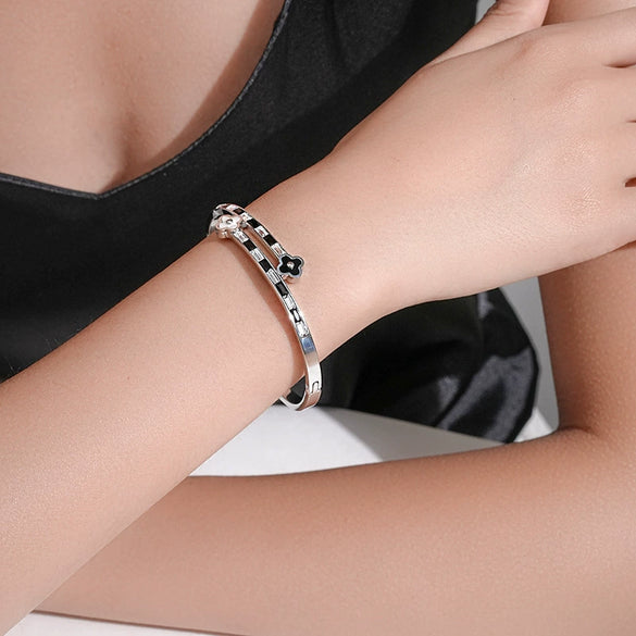 Wholesale Fourleaf Flower Highgrade Titanium Steel Electroplated Diamond Bracelet Light Luxury Allmatch Exquisite And Adjustable