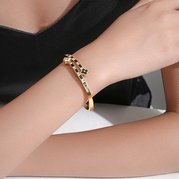 Wholesale Fourleaf Flower Highgrade Titanium Steel Electroplated Diamond Bracelet Light Luxury Allmatch Exquisite And Adjustable