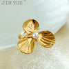 Wholesale French Retro Elegant Simple Pearl Flower Stainless Steel Ring For Women With Electroplating