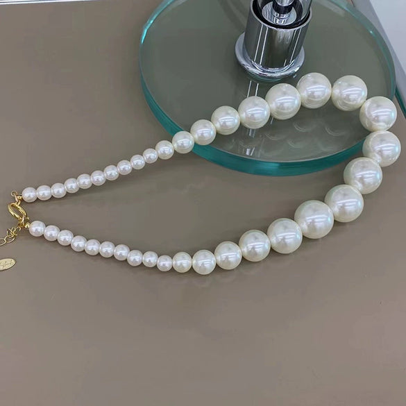 Wholesale French Retro Gradient Pearl Necklace With Geometric Design