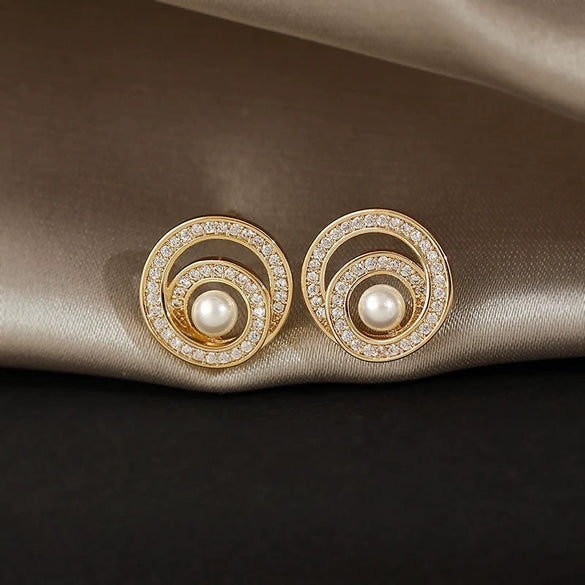 Wholesale French Retro Pearl Earrings With 925 Silver Needles Alloy Material Geometric Pattern And Diamondencrusted Design For Women