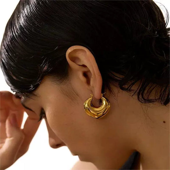 Wholesale French Retro Stainless Steel Heart Earrings For Women With Electroplating