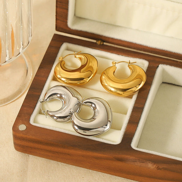 Wholesale French Retro Stainless Steel Heart Earrings For Women With Electroplating