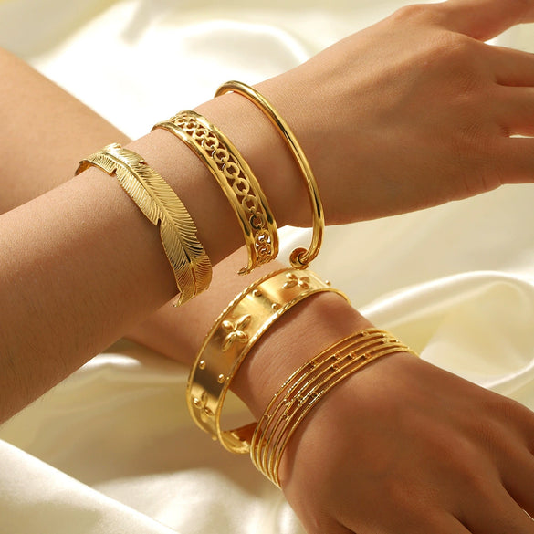 Wholesale French Retro Stainless Steel Open Bracelet For Women 18K Gold Plated With Vacuum Real Gold Electroplating In Pvd Furnace