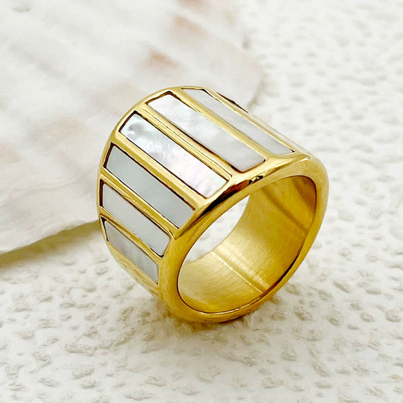 Wholesale French Retro Stainless Steel Ring With Geometric Pattern And Electroplating Treatment For Women