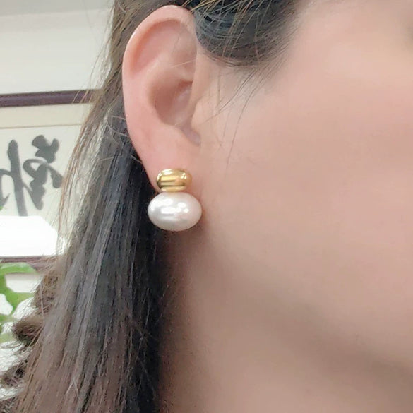 Wholesale French Retro Women's Titanium Steel And 18K Pearl Earrings With Geometric Design And Electroplating Treatment