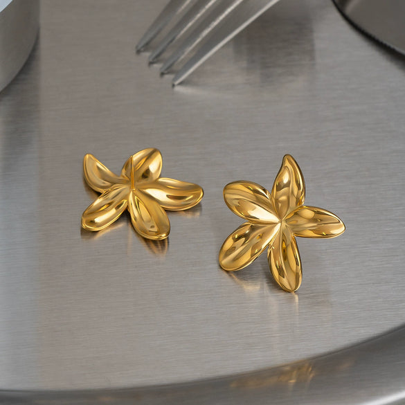 Wholesale Fresh And Minimalist Style Flower Shape Stainless Steel Earrings With Vacuum Real Gold Plating In Pvd Furnace For Women