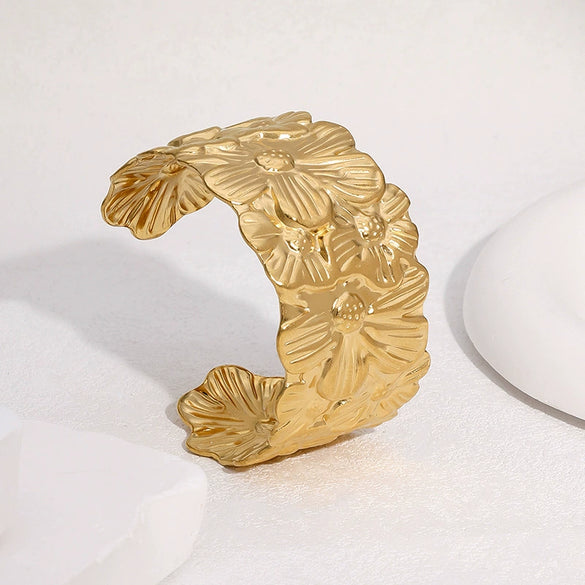 Wholesale Fresh And Sweet Flower Design Stainless Steel Electroplated Open Bracelet