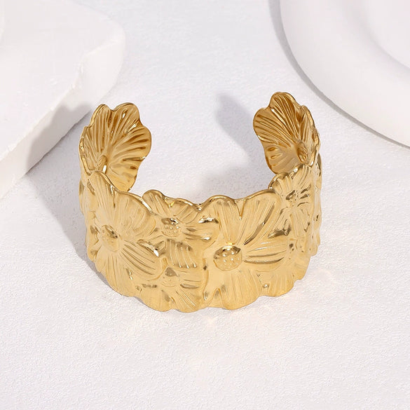 Wholesale Fresh And Sweet Flower Design Stainless Steel Electroplated Open Bracelet
