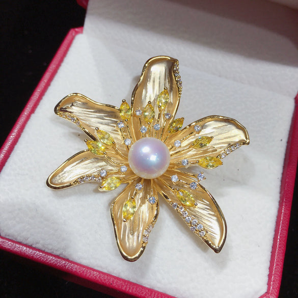 Wholesale Fresh Water Pearl And Copper Brooch With Matte Gold Plated Fashionable Flower Design For Women