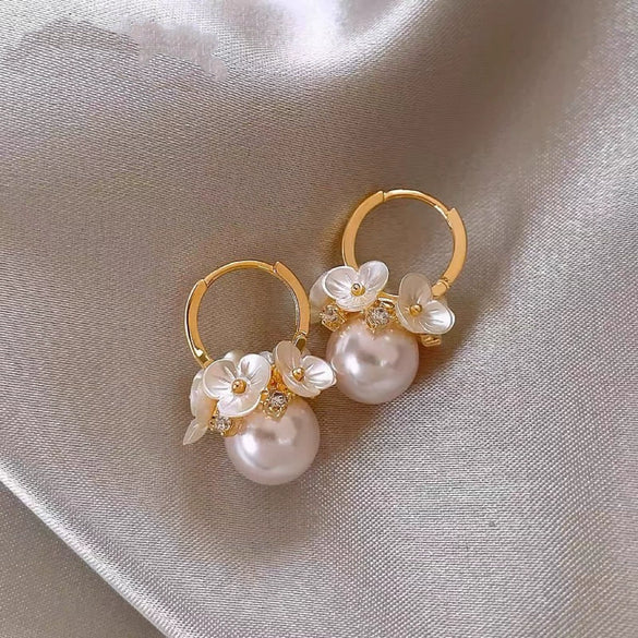 Wholesale Freshwater Pearl Flower Earrings With Real Gold Electroplated Silver Needles Set With Pearls For Women