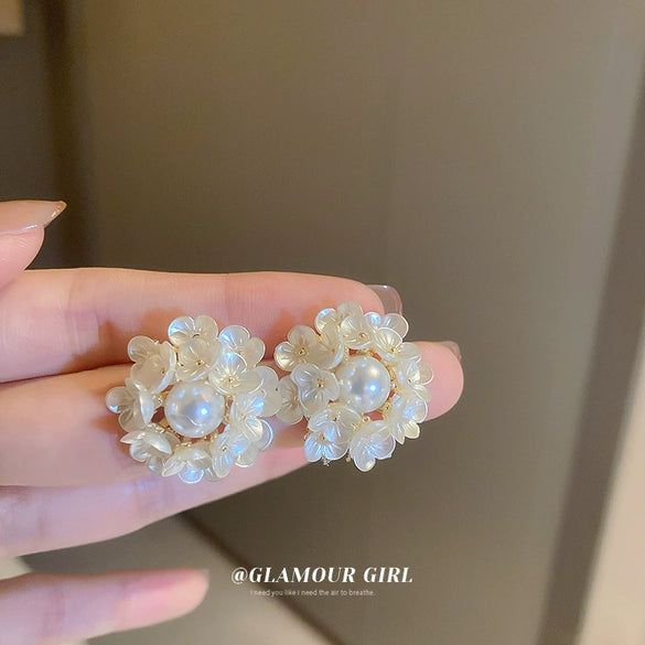 Wholesale Freshwater Pearl Flower Earrings With Real Gold Electroplated Silver Needles Set With Pearls For Women