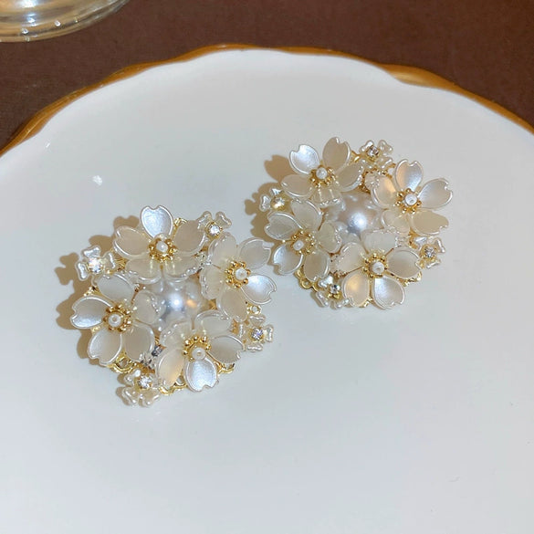 Wholesale Freshwater Pearl Flower Earrings With Real Gold Electroplated Silver Needles Set With Pearls For Women