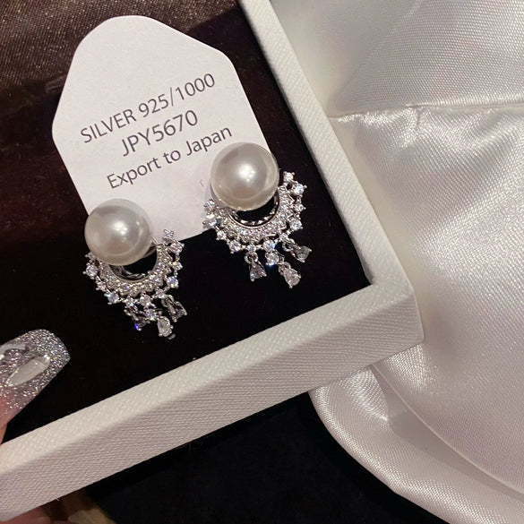 Wholesale Freshwater Pearl Flower Earrings With Real Gold Electroplated Silver Needles Set With Pearls For Women