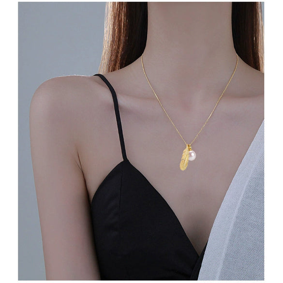 Wholesale Freshwater Pearl Pendant Clavicle Chain With Retro Feather Design Copper 18K Gold Plated Rice Shape And Droplet Shape Necklace