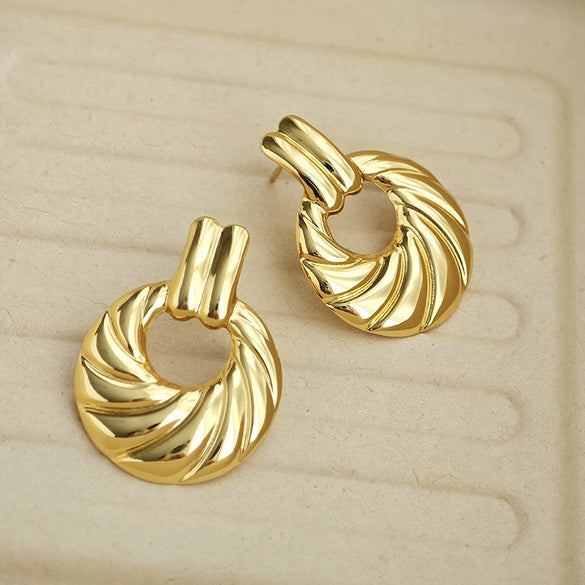 Wholesale Geometric Asymmetrical Spiral Pattern Titanium Steel Earrings With Electroplating Design