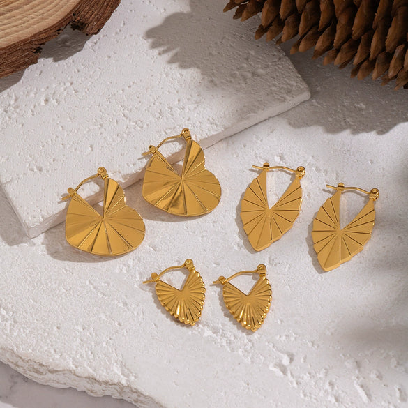 Wholesale Geometric Circular Leaf Heartshaped Titanium Steel And Stainless Steel Vacuum Real Gold Plated Earrings For Women