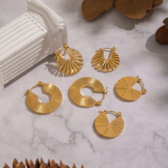 Wholesale Geometric Circular Leaf Heartshaped Titanium Steel And Stainless Steel Vacuum Real Gold Plated Earrings For Women