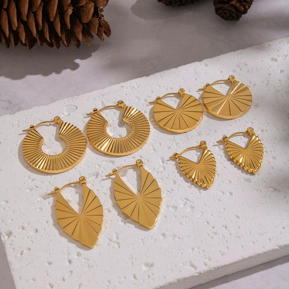 Wholesale Geometric Circular Leaf Heartshaped Titanium Steel And Stainless Steel Vacuum Real Gold Plated Earrings For Women