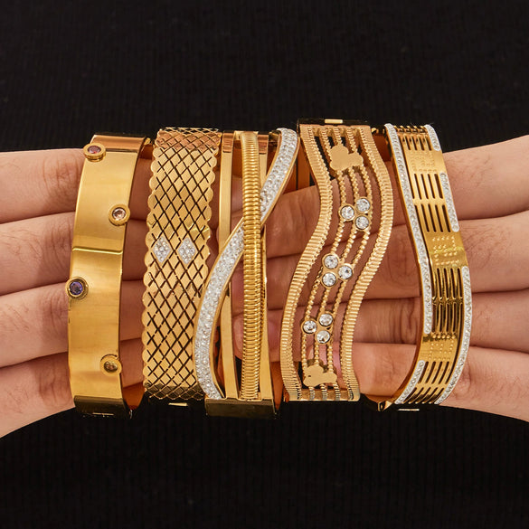 Wholesale Geometric Diamondencrusted 18K Gold Plated Stainless Steel Bracelet Jewelry Accessories