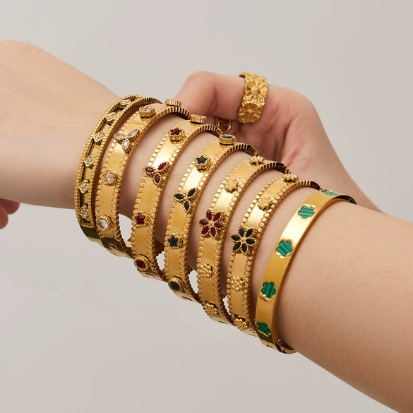 Wholesale Geometric Electroplated Stainless Steel Zircon And Acrylic Flower Bracelet Set