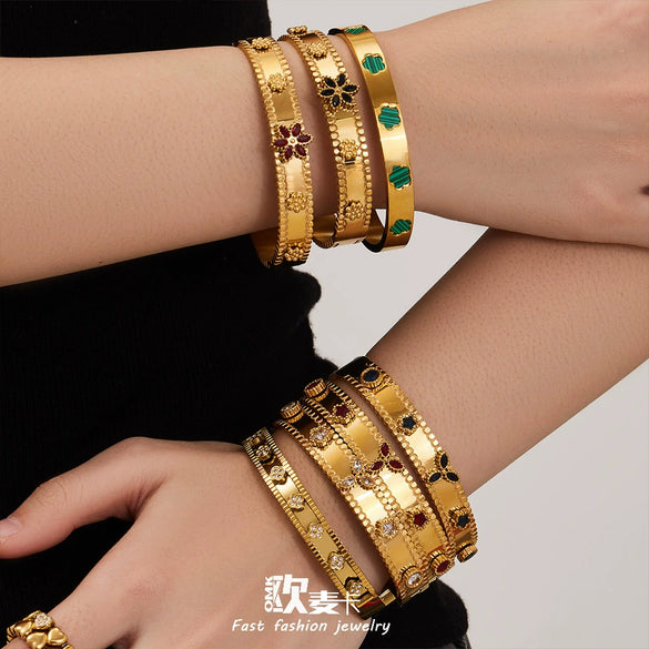 Wholesale Geometric Electroplated Stainless Steel Zircon And Acrylic Flower Bracelet Set