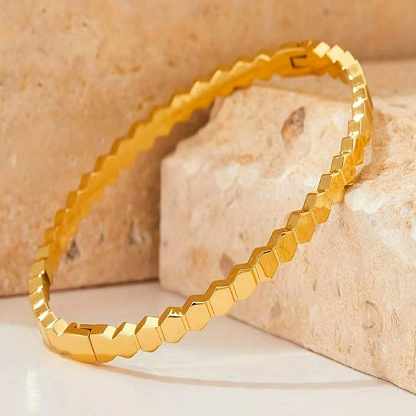 Wholesale Geometric Electroplated Titanium Steel Honeycomb Bracelet