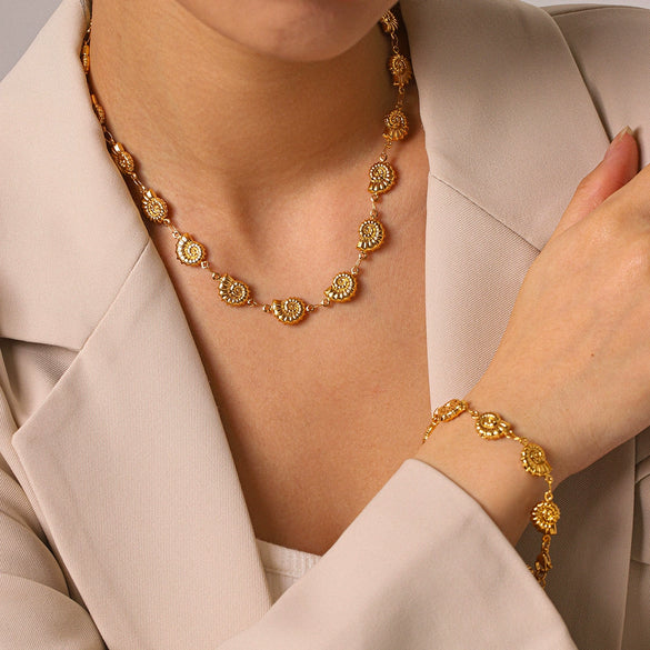 Wholesale Geometric Gold Plated Stainless Steel Conch Bracelet And Necklace For Women
