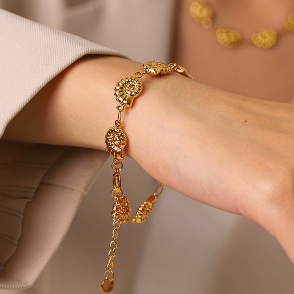Wholesale Geometric Gold Plated Stainless Steel Conch Bracelet And Necklace For Women
