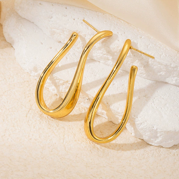 Wholesale Geometric Heart Shape Titanium Steel Electroplated Women's Earrings Highend Luxury Nonfading
