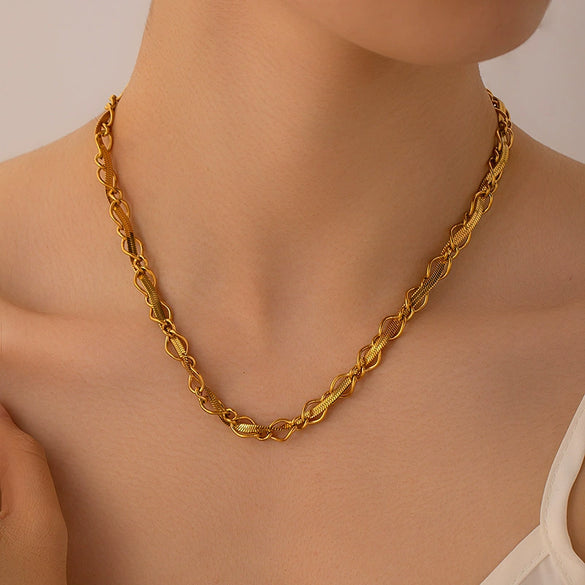 Wholesale Geometric Multi Layer Titanium Steel Clavicle Chain Necklace With U Shape Pattern And Electroplating Treatment