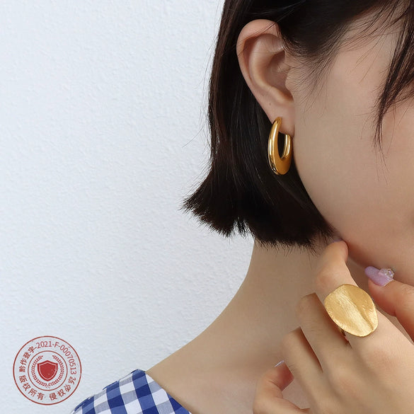 Wholesale Geometric Oval U Shaped Titanium Steel Earrings With 18K Gold Electroplating