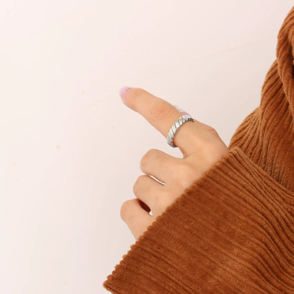 Wholesale Geometric Plain Rotatable Ring In Titanium Steel With Electroplating Processing