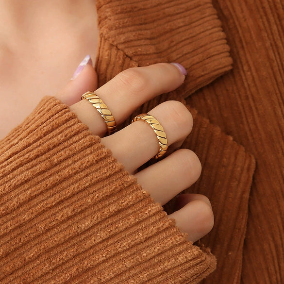 Wholesale Geometric Plain Rotatable Ring In Titanium Steel With Electroplating Processing