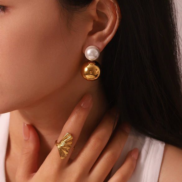 Wholesale Geometric Round Cshaped Stainless Steel Diamondencrusted Pearl Earrings Plated With 18K Gold For Women