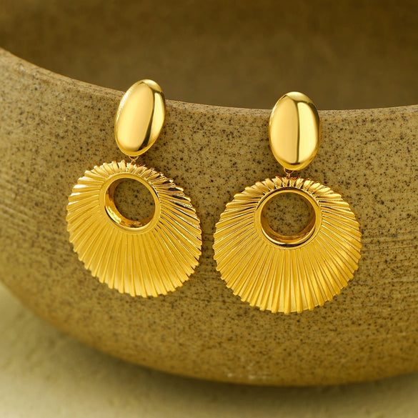 Wholesale Geometric Round Hollow Stainless Steel And Titanium Steel Earrings Electroplated Fashion Light Luxury Women's Earrings