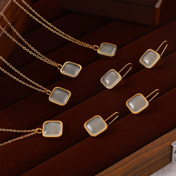Wholesale Geometric Square Resin And Titanium Steel Gold Plated Earrings Necklace Set For Women With Electroplating Treatment In Antique Simple Light Luxury Style