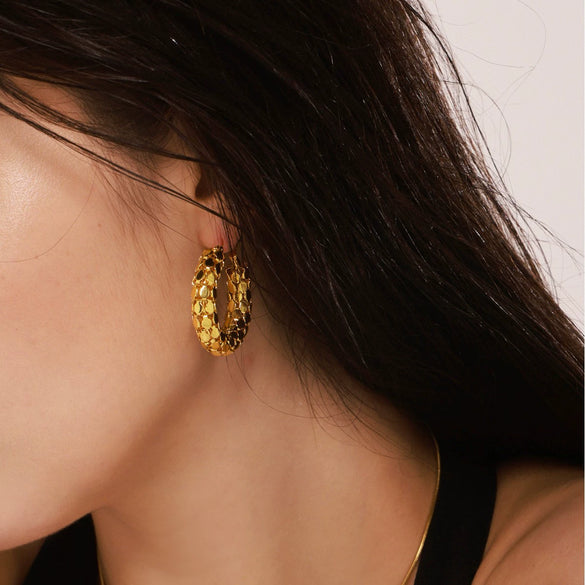 Wholesale Geometric 316L Stainless Steel 18K Real Gold Plated Light Luxury Style Earrings And Ring With Fish Scale Design