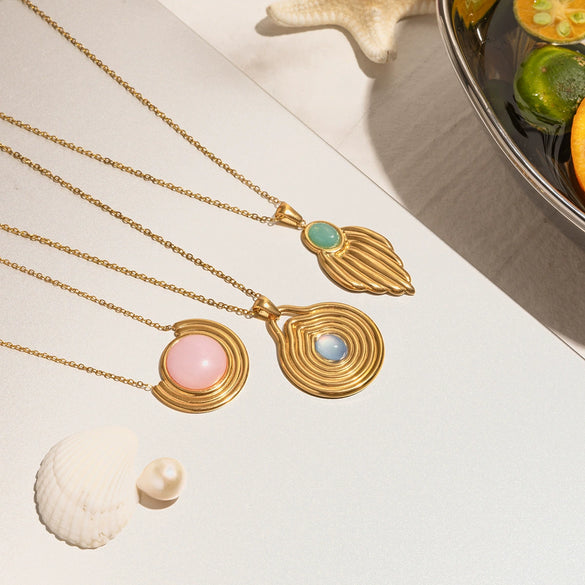 Wholesale Geometric Stainless Steel Pendant Necklace With Blue Resin And Electroplated 18K Gold Jewelry For Women