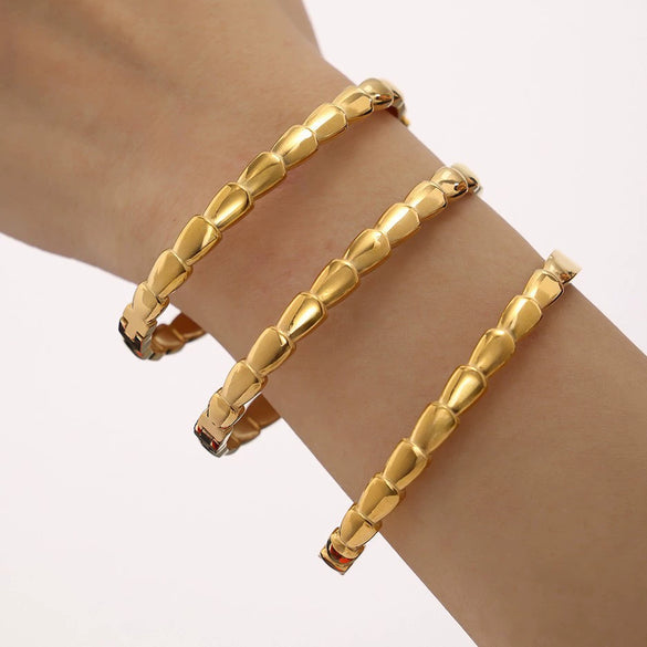 Wholesale Geometric Stitching Buckle Bracelet In Stainless Steel With 18K Gold Plated Electroplating