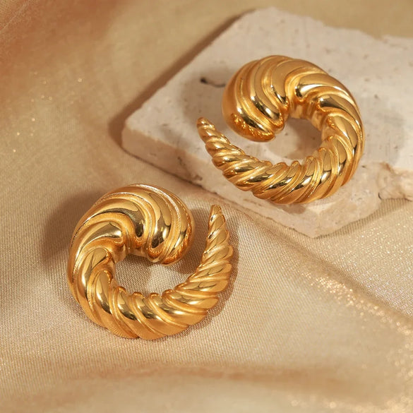 Wholesale Geometric Titanium Steel Goldplated Earrings With Line Twist Swing Design For Unisex