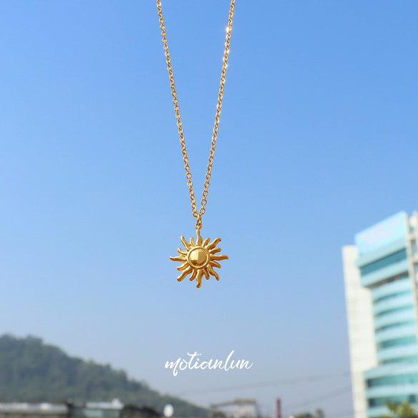 Wholesale Geometric Titanium Steel Goldplated Sun Pendant Necklace For Unisex